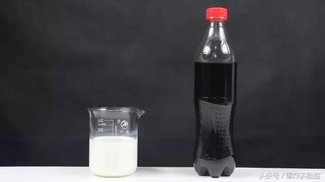 牛奶和可乐隔多久能一起喝吗，看完这个实验会让你吓一跳