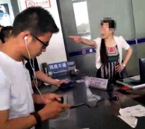 烟台富士康群殴事件，富士康群殴事件（交警办事员“称领导有特权”被辞退）