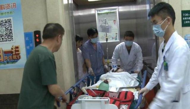 烟台富士康群殴事件，富士康群殴事件（交警办事员“称领导有特权”被辞退）