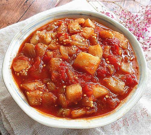 西红柿炒茄子，西红柿炒茄子先放西红柿还是茄子（西红柿炒茄子是哪里的菜）