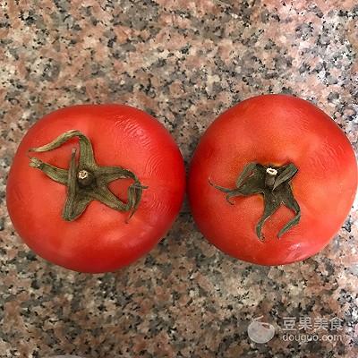 蕃茄酱的做法，做番茄酱的方法和步骤（番茄酱的做法）