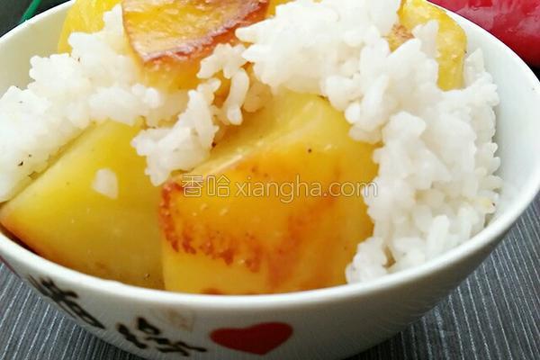 土豆焖饭如何做，土豆焖饭做法视频（土豆焖饭）