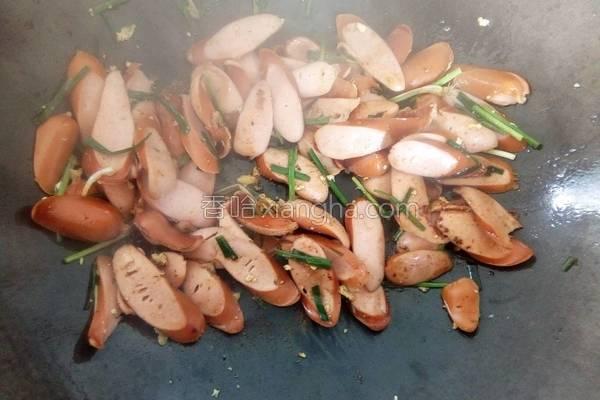 怎么做火腿肠炒鸡蛋，怎么做火腿肠炒鸡蛋视频（火腿肠炒鸡蛋）