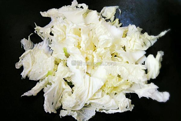 木耳炒白菜怎么做好吃，怎样炒白菜木耳好吃（木耳炒白菜）