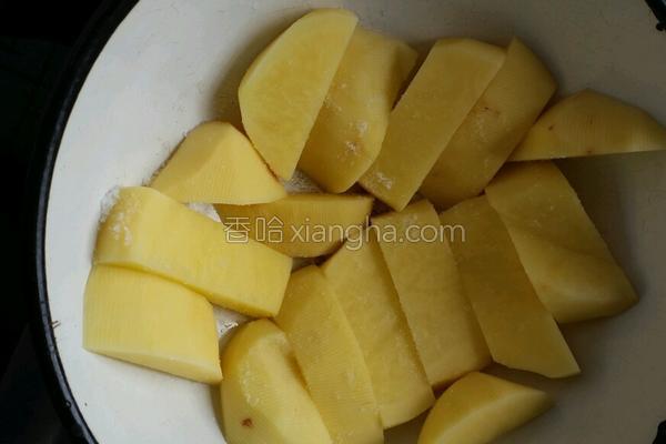 五花肉炖土豆做法，五花肉炖土豆做法教程（猪肉炖土豆）