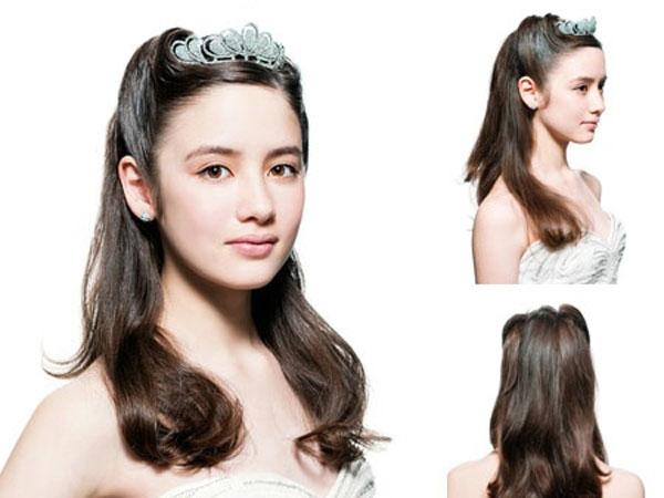 伴娘妆常用发型,伴娘服适合的发型(时尚伴娘发型美得出彩)