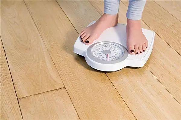 呕吐到吐黄胆水严重吗，喝酒呕吐到吐黄胆水严重吗（最后拿到病危通知书……）