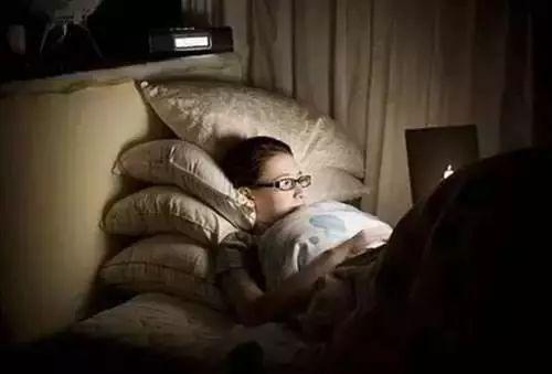 呕吐到吐黄胆水严重吗，喝酒呕吐到吐黄胆水严重吗（最后拿到病危通知书……）