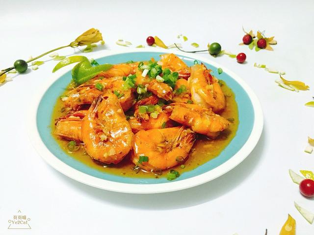 柠檬虾的做法，柠檬虾的做法视频（百香果柠檬虾的做法）