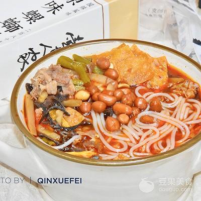 螺蛳粉的做法，螺蛳粉的做法及配方视频（桂林螺蛳粉的做法）