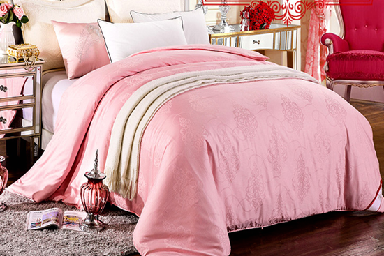 桑蚕丝被怎么洗，蚕丝被怎么洗涤方法视频（蚕丝被怎么洗好）