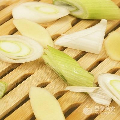 帝王蟹的做法清蒸，帝王蟹的正确做法清蒸（鲜美无比的清蒸帝王蟹身）
