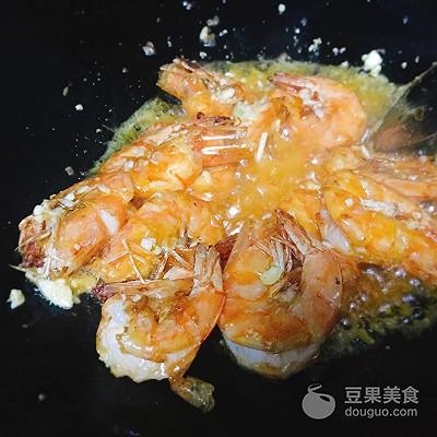 柠檬虾的做法，柠檬虾的做法视频（百香果柠檬虾的做法）