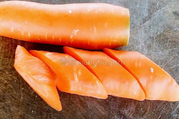 胡萝卜炒腊肉怎么做好吃，胡萝卜和腊肉怎么炒（胡萝卜炒腊肉）