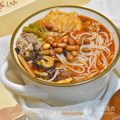 螺蛳粉的做法，螺蛳粉的做法及配方视频（桂林螺蛳粉的做法）