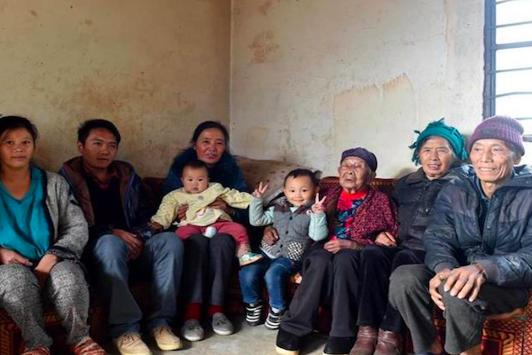 直系三代亲属关系图，三代以内旁系血亲或者近姻亲关系”（农村的亲戚“一代亲）