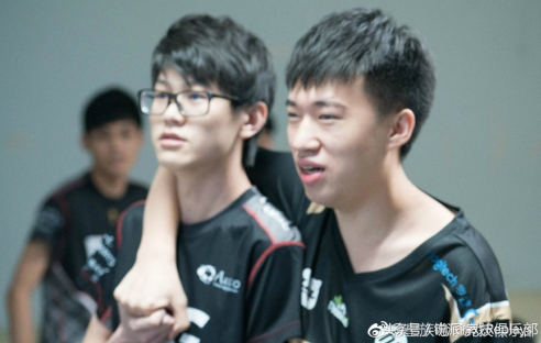 ouo是什么意思，缓期徒刑是什么意思（队员直播时脱裤子）