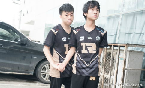 ouo是什么意思，缓期徒刑是什么意思（队员直播时脱裤子）