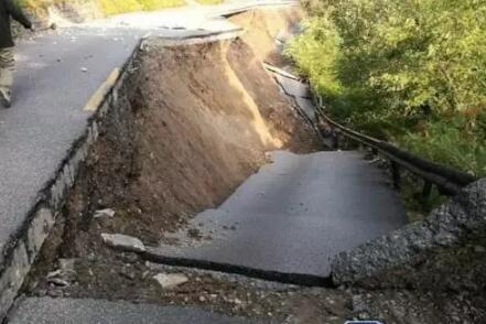 九寨沟地震13人遇难，九寨沟地震亲历游客