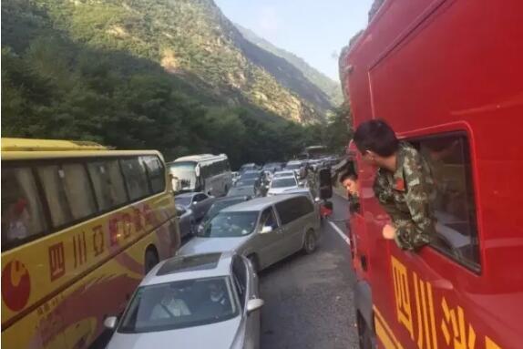 九寨沟地震13人遇难，九寨沟地震亲历游客