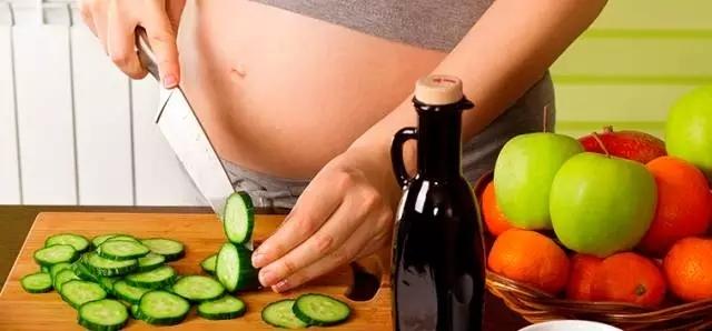 橄榄油怎么用，橄榄油怎么用做菜（关于橄榄油的吃和用）