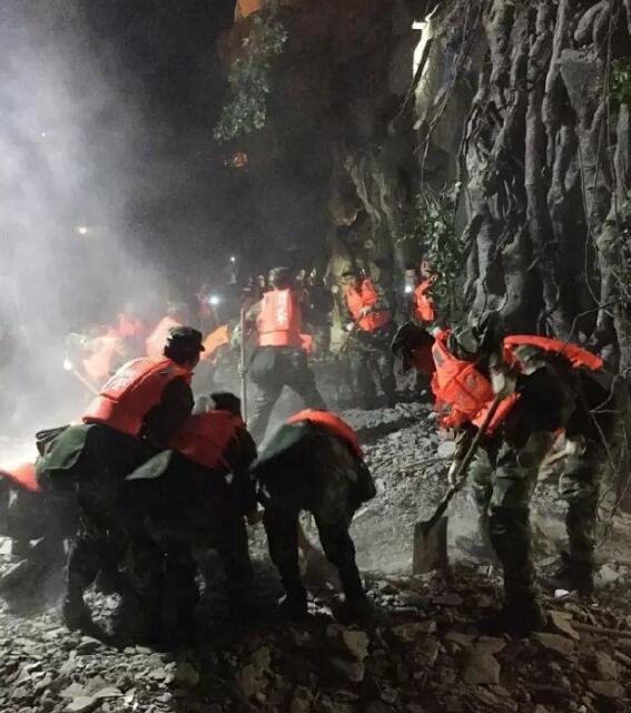 九寨沟地震13人遇难，九寨沟地震亲历游客