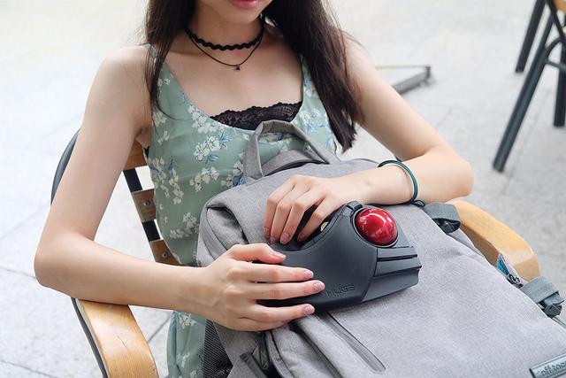 宜丽客鼠标怎么使用，宜丽客鼠标驱动（这个鼠标多达10枚自定义按键）