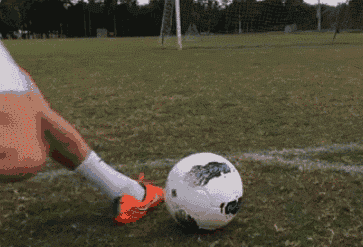 足球里脚背射门技巧，足球里脚背射门技巧是什么（如何不让你的正脚背射门一打就飞）