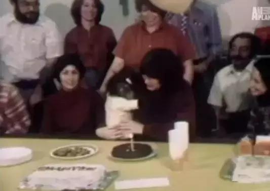 多妈简笔画叠起来的被子,儿童简笔画叠被子(试图成为人类却被囚禁30年) 多妈简笔画叠起来的被子,儿童简笔画叠被子(试图成为人类却被囚禁30年)