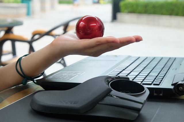 宜丽客鼠标怎么使用，宜丽客鼠标驱动（这个鼠标多达10枚自定义按键）