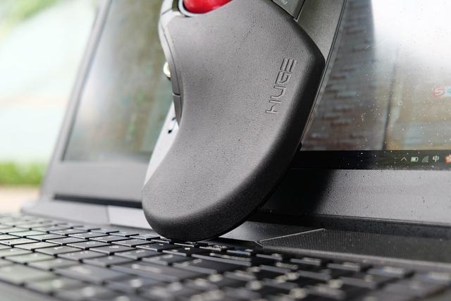 宜丽客鼠标怎么使用，宜丽客鼠标驱动（这个鼠标多达10枚自定义按键）