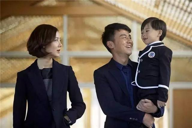 最近经历了一件非常奇葩的时期,偶的一位发小很认真的说:"你知道吗?