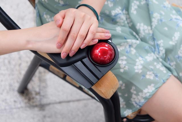 宜丽客鼠标怎么使用，宜丽客鼠标驱动（这个鼠标多达10枚自定义按键）