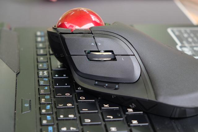 宜丽客鼠标怎么使用，宜丽客鼠标驱动（这个鼠标多达10枚自定义按键）