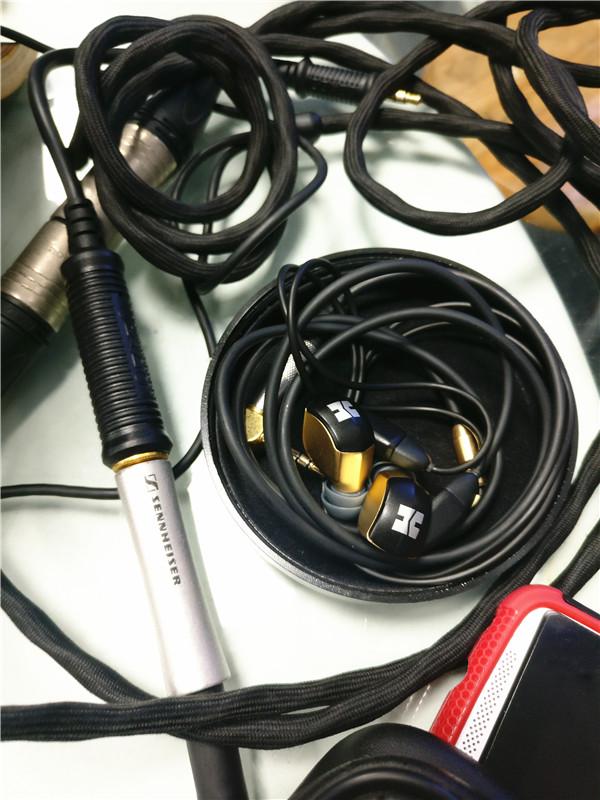 hifi是什么，HiFi是什么东西（这条30万的耳机耳朵听了会怀孕—试听HiFiman香格里拉）