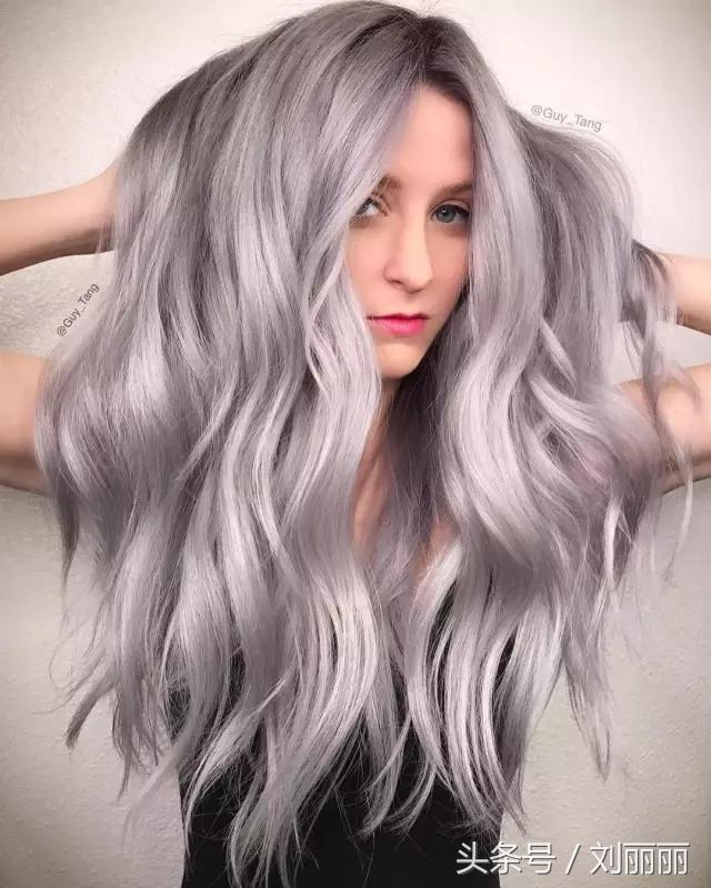 美发怎样才能学会调颜色，教你头发怎么才能调出来粉红色（如何用基色做最流行灰色头发）