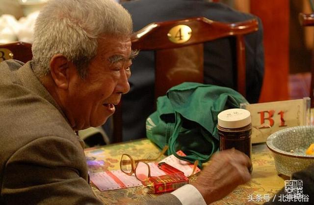 关晓彤的爷爷是谁，关晓彤爷爷个人资料（关学曾是琴书泰斗级人物）