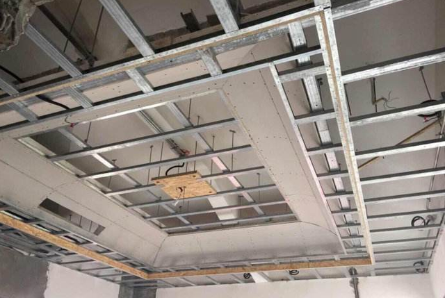 pvc板吊顶效果图，pvc板吊顶效果图 客厅（吊顶是选铝扣板还是PVC板）