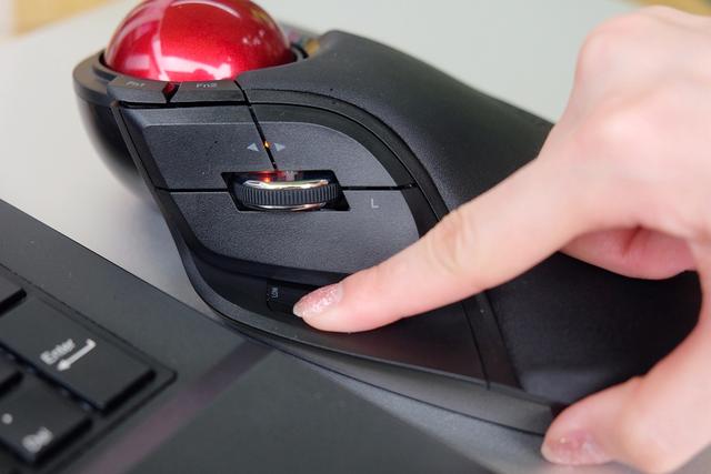 宜丽客鼠标怎么使用，宜丽客鼠标驱动（这个鼠标多达10枚自定义按键）