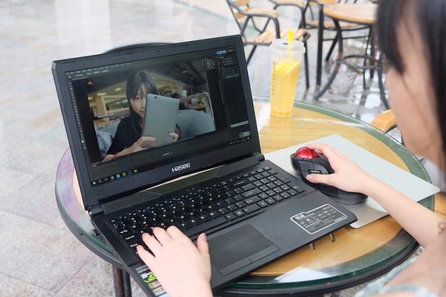 宜丽客鼠标怎么使用，宜丽客鼠标驱动（这个鼠标多达10枚自定义按键）