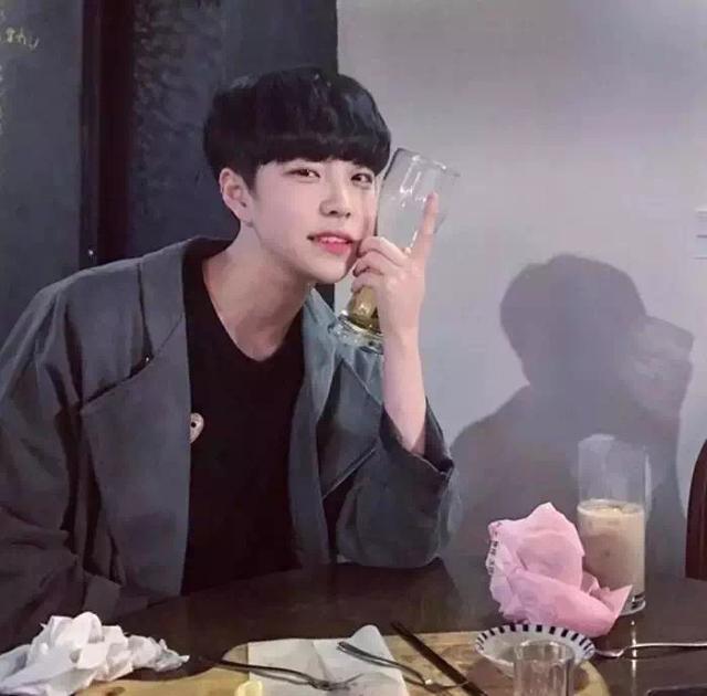 我有孤独和烈酒，我有孤独和烈酒下一句怎么接，微信头像（遇到你才渴望长命百岁）