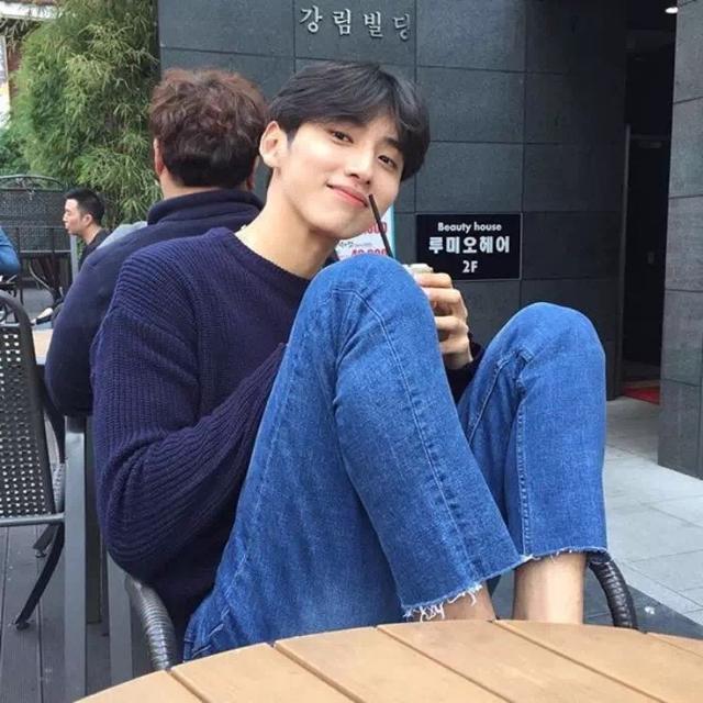 我有孤独和烈酒，我有孤独和烈酒下一句怎么接，微信头像（遇到你才渴望长命百岁）