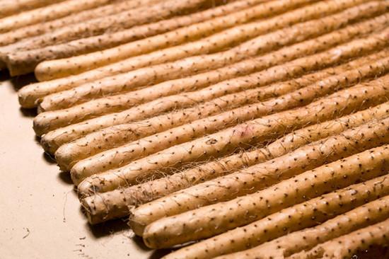 山药为什么煮熟了也麻口，为什么蒸熟的山药麻嘴（山药煮了为什么还麻嘴）