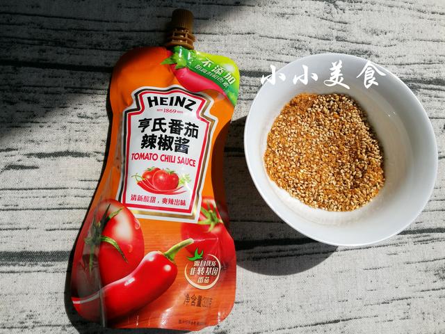 烤冷面是番茄酱兑水吗，烤冷面加番茄酱吗（东北江湖小吃：烤冷面）