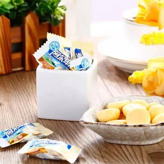 阿尔卑斯棒棒糖广告,阿尔卑斯棒棒糖的广告语(阿尔卑斯、悠哈奶糖、彩虹糖……我的梦想就是吃遍零食铺的糖) 阿尔卑斯棒棒糖广告,阿尔卑斯棒棒糖的广告语(阿尔卑斯、悠哈奶糖、彩虹糖……我的梦想就是吃遍零食铺的糖)