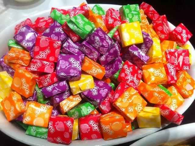 阿尔卑斯棒棒糖广告,阿尔卑斯棒棒糖的广告语(阿尔卑斯、悠哈奶糖、彩虹糖……我的梦想就是吃遍零食铺的糖) 阿尔卑斯棒棒糖广告,阿尔卑斯棒棒糖的广告语(阿尔卑斯、悠哈奶糖、彩虹糖……我的梦想就是吃遍零食铺的糖)