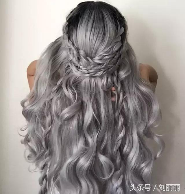 美发怎样才能学会调颜色，教你头发怎么才能调出来粉红色（如何用基色做最流行灰色头发）