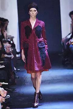 国际品牌男装十大排名，中国服装十大名牌排名男装（世界10大顶级奢侈品服装品牌排行榜）