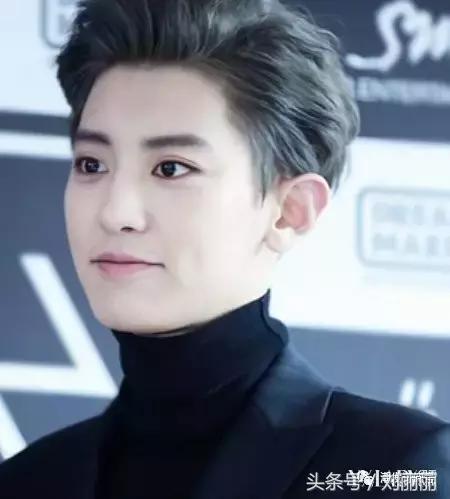 美发怎样才能学会调颜色，教你头发怎么才能调出来粉红色（如何用基色做最流行灰色头发）