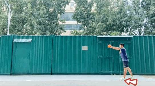 立定跳远怎么跳得远，立定跳远怎么跳的远（如何投实心球才能远）